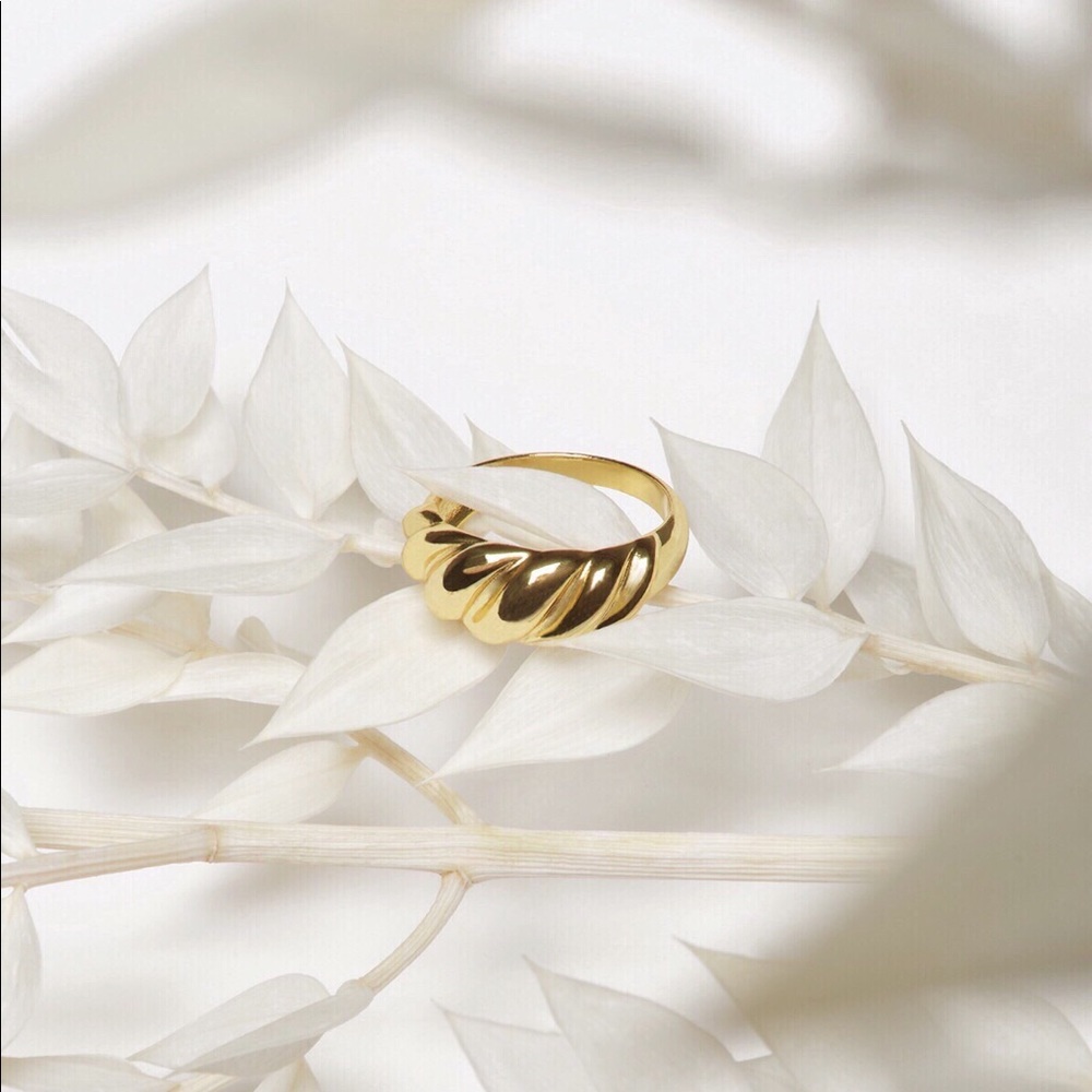 GRACE - Croissant Dome Statement ring 5 6 7 8 - Picture 1 of 5